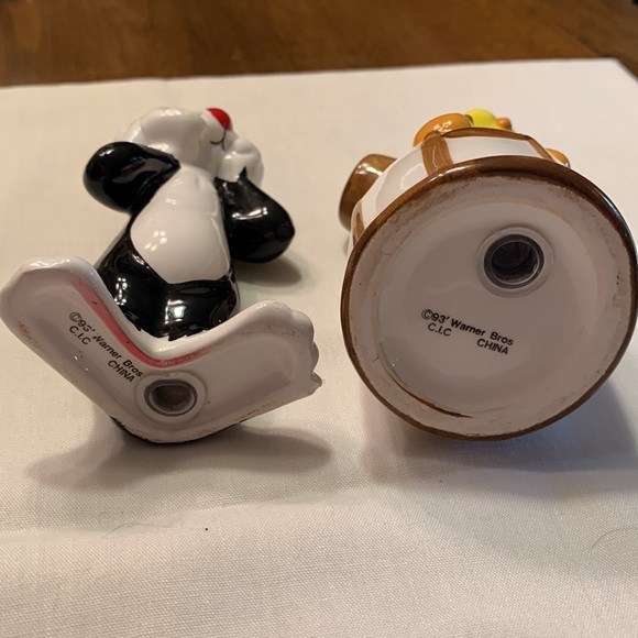 Vintage Sylvester and Tweety Bird Salt and Pepper shaker set! - Picture 3 of 7